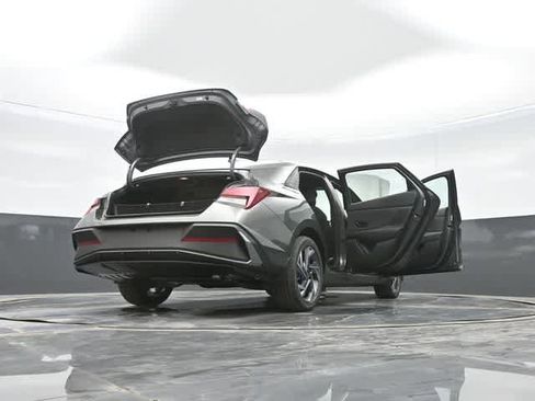 New 2025 Hyundai Elantra SEL image 45