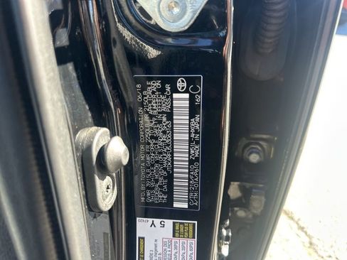 Used 2018 Toyota Prius Three image 33