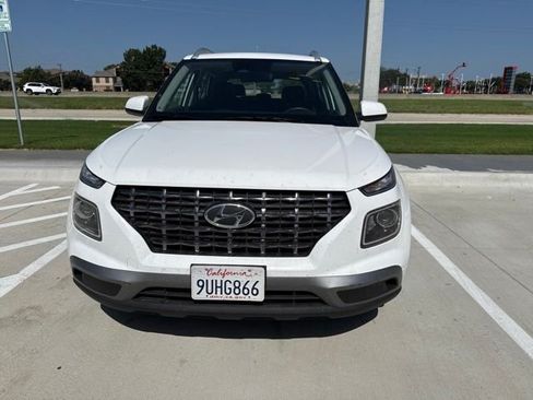 Used 2025 Hyundai Venue SEL FWD image 3