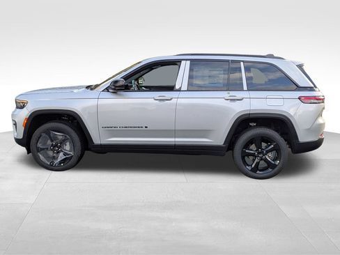 New 2025 Jeep Grand Cherokee Limited w/ Black Appearance Package image 6