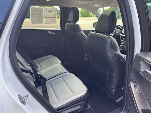 Certified 2025 Ford Escape Platinum w/ Class II Trailer Tow Package AWD/4WD image 19