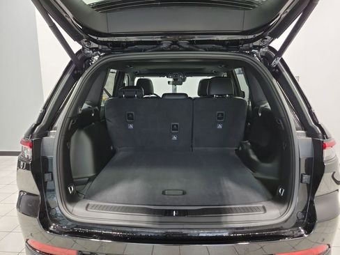 New 2025 Jeep Grand Cherokee Altitude image 8