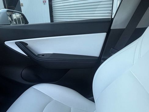 Used 2020 Tesla Model Y Long Range AWD/4WD image 21