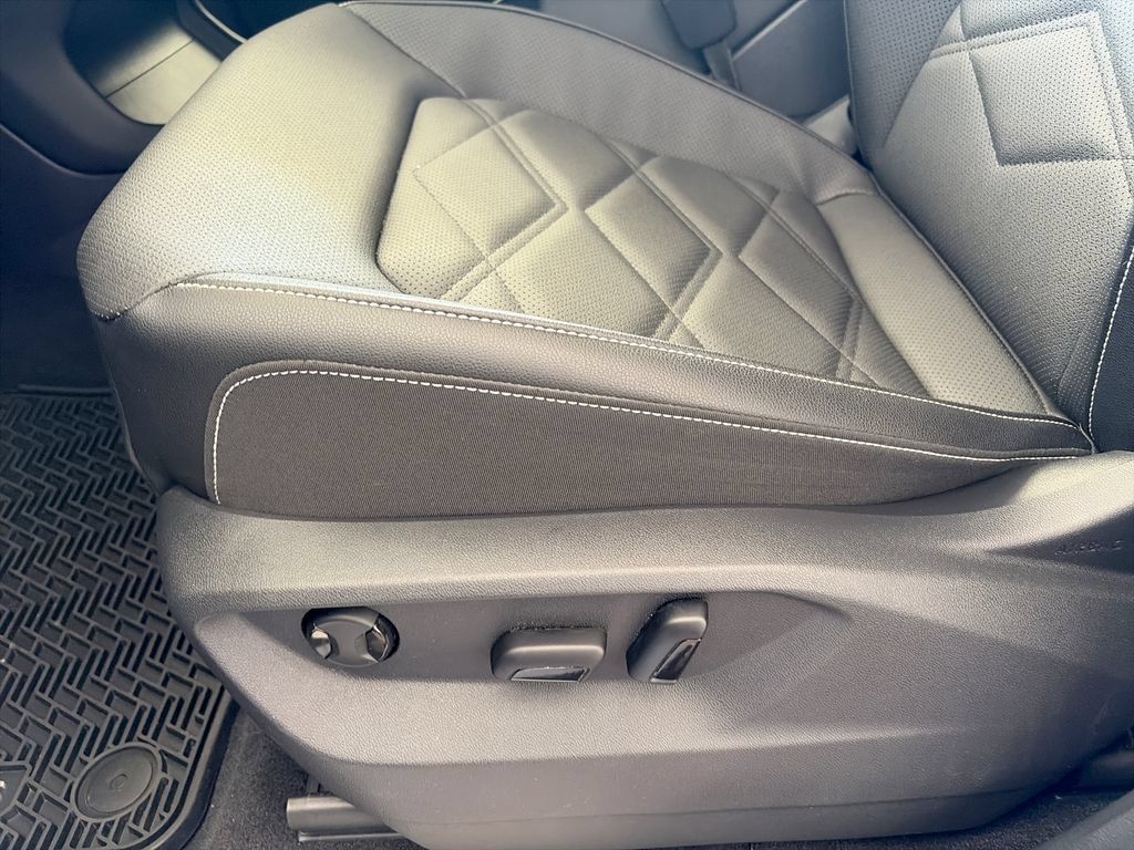 Certified 2026 Volkswagen Atlas SE FWD image 11