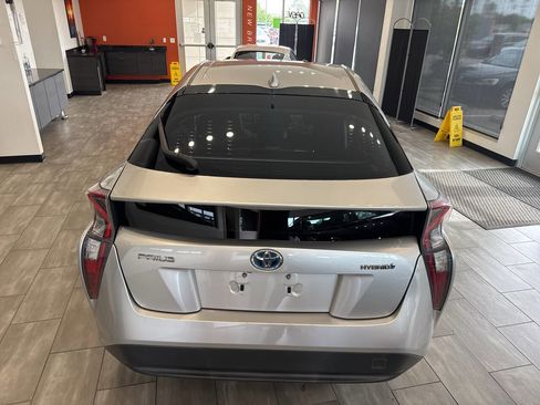Used 2016 Toyota Prius Four w/ Advanced Technology Package FWD image 11