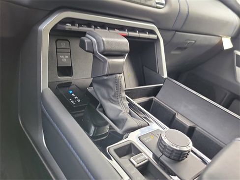 Used 2022 Toyota Tundra Platinum image 19