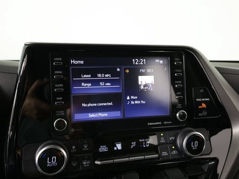 Used 2020 Toyota Highlander LE AWD/4WD image 36