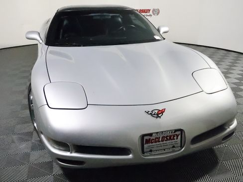 Used 1998 Chevrolet Corvette Coupe w/ Roof Pkg RWD image 13