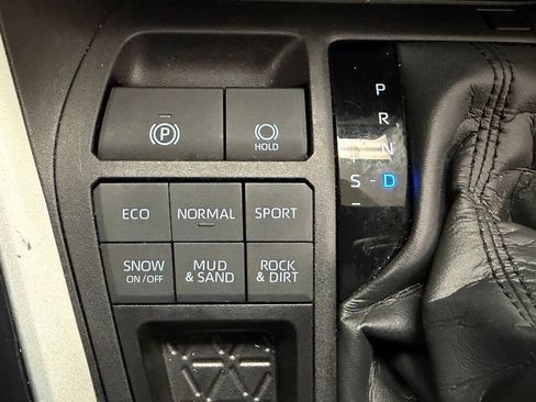 Used 2024 Toyota RAV4 LE AWD/4WD image 28