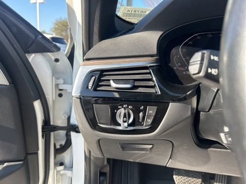 Used 2023 BMW 540i xDrive w/ Premium Package image 23