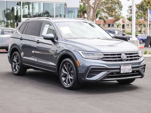 Used 2022 Volkswagen Tiguan SE FWD image 3