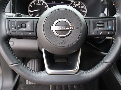 Used 2024 Nissan Pathfinder SL w/ Lighting Package (N92) FWD image 12