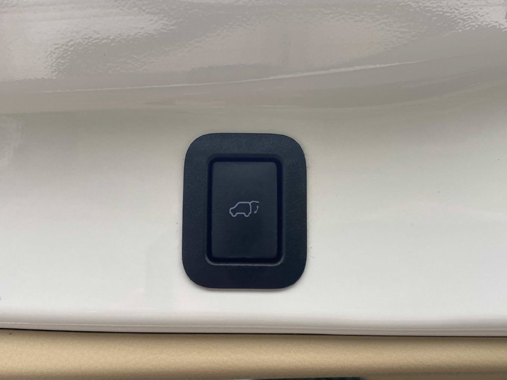 Used 2018 Toyota Highlander XLE FWD image 8