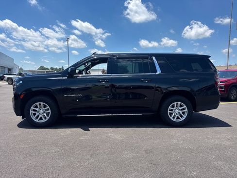 Used 2023 Chevrolet Suburban LT AWD/4WD image 3