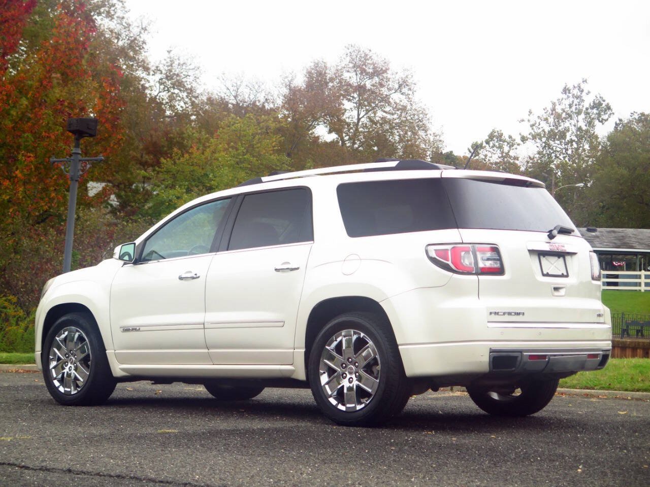 Used 2015 GMC Acadia Denali AWD/4WD image 3