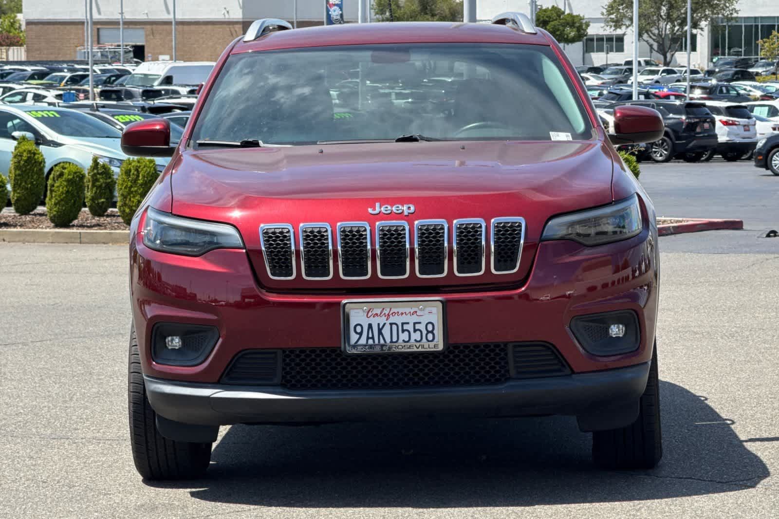 Used 2019 Jeep Cherokee Latitude Plus w/ Cold Weather Group AWD/4WD image 10