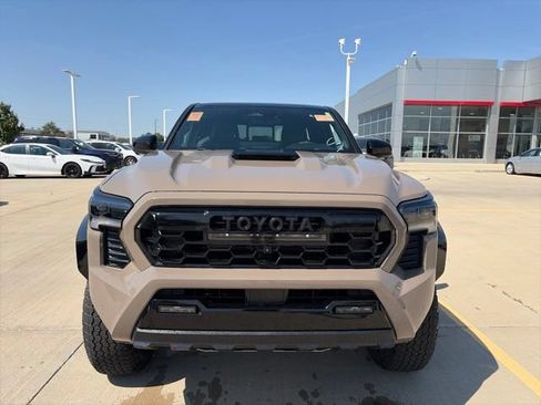Used 2025 Toyota Tacoma TRD Pro AWD/4WD image 2