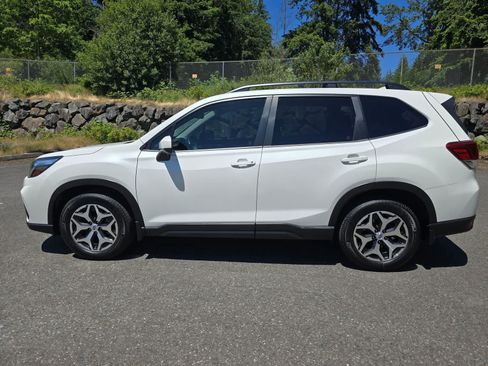 Used 2019 Subaru Forester Premium AWD/4WD image 2