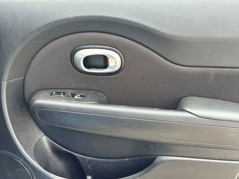 Used 2019 Kia Soul + FWD image 11