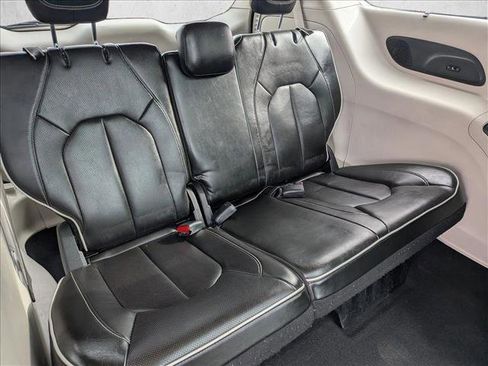Used 2022 Chrysler Pacifica Limited image 23