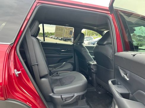 Used 2025 Toyota Grand Highlander AWD Hybrid image 16