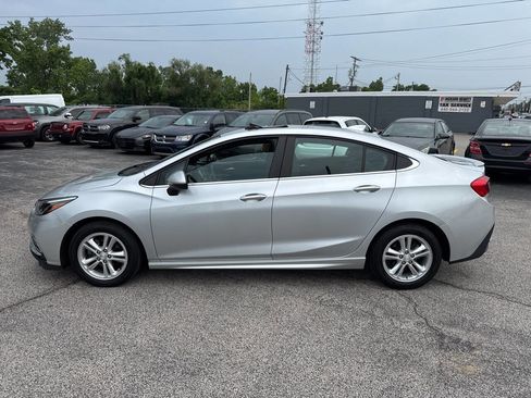 Used 2017 Chevrolet Cruze LT w/ Sun And Sound Package image 7