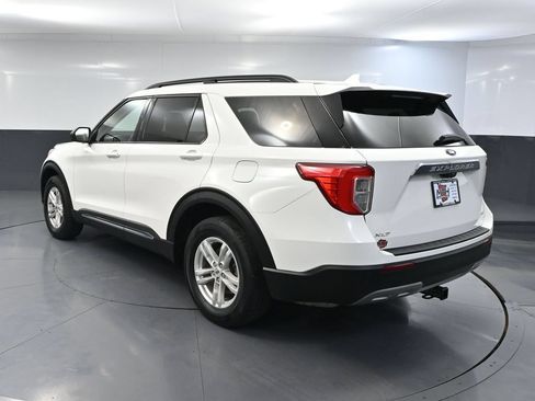 Used 2022 Ford Explorer XLT AWD/4WD image 9