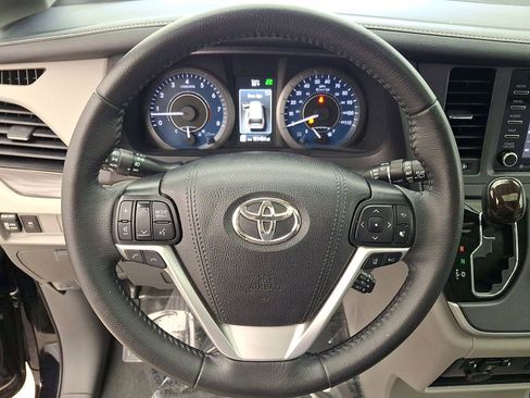 Certified 2020 Toyota Sienna XLE image 16