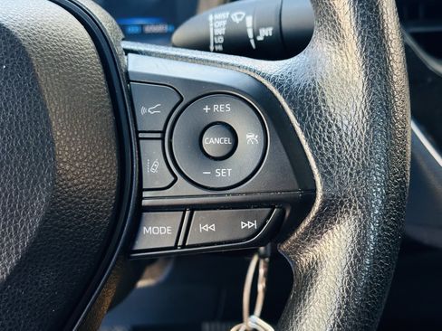 Used 2022 Toyota Corolla LE image 25