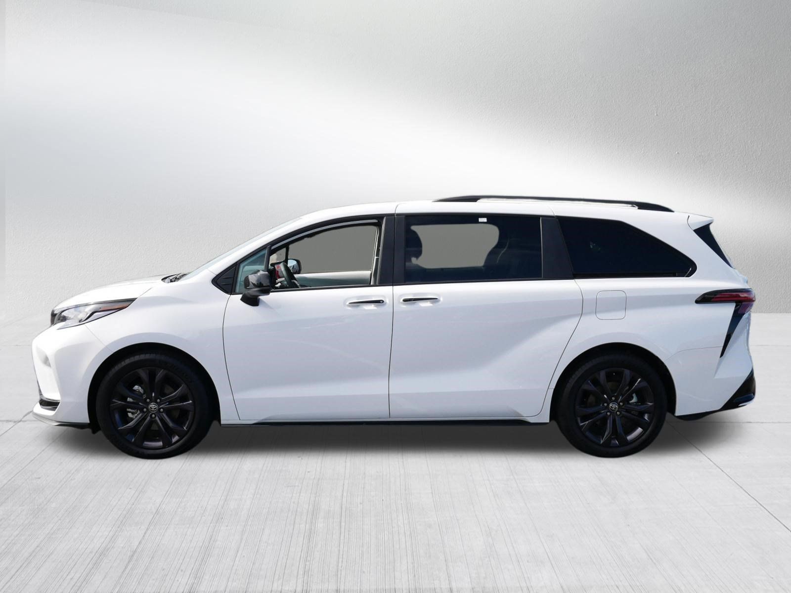 Certified 2026 Toyota Sienna XSE FWD image 4
