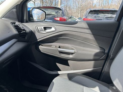 Used 2019 Ford Escape SE image 12