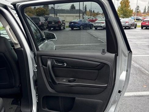 Used 2015 Chevrolet Traverse LT image 16