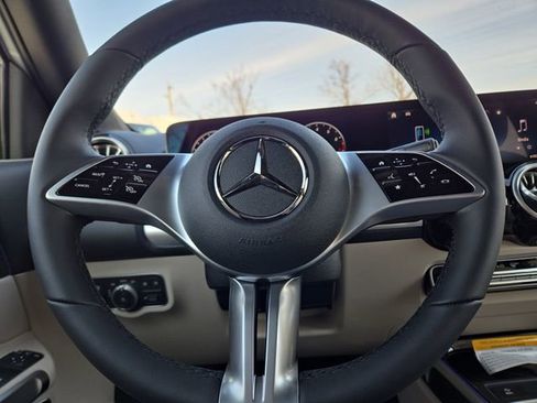 New 2026 Mercedes-Benz GLB 250 4MATIC image 18