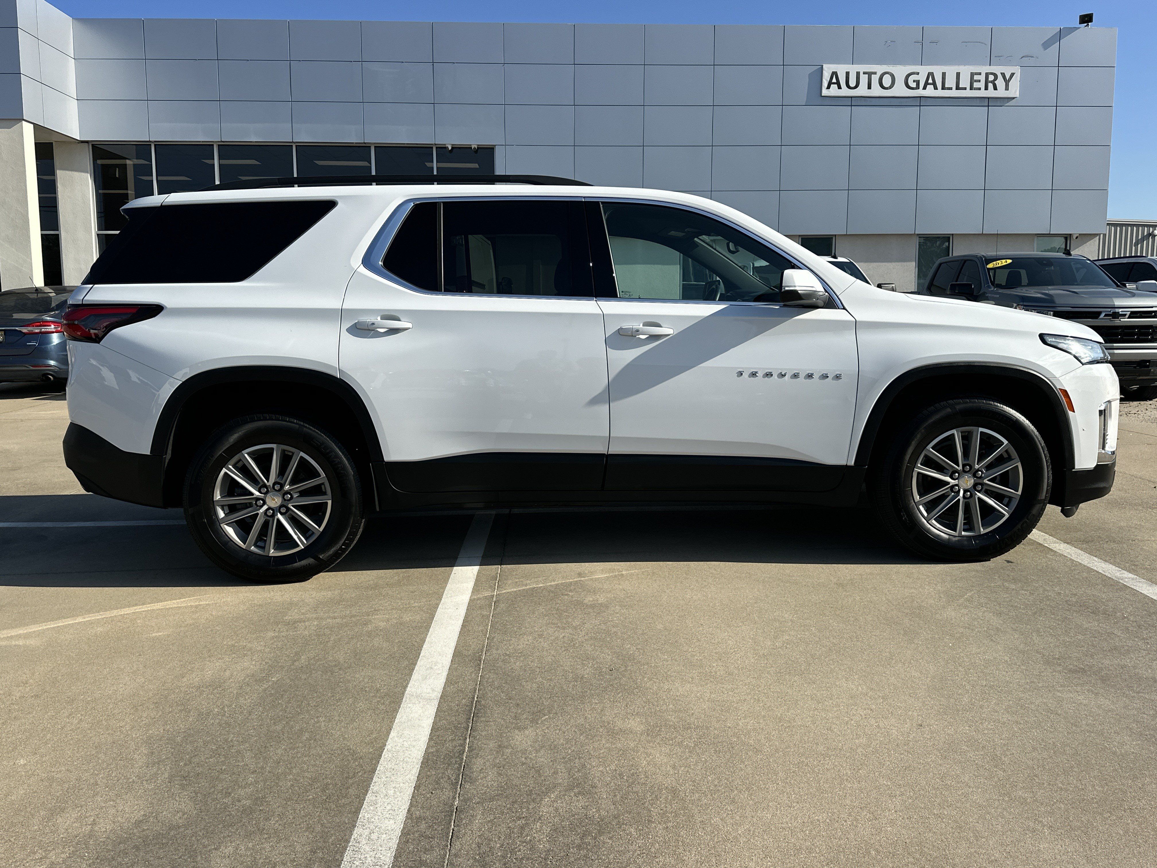Certified 2023 Chevrolet Traverse LT FWD image 4