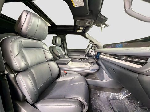 Used 2026 Lincoln Navigator Reserve w/ Jet Appearance Package AWD/4WD image 30