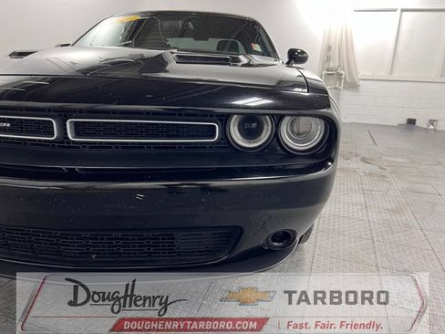 Used 2016 Dodge Challenger SXT RWD image 13
