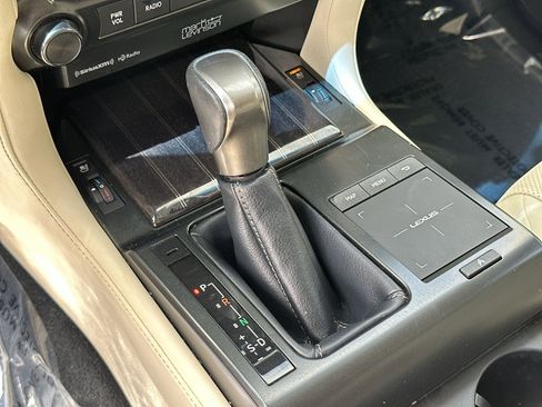 Used 2023 Lexus GX 460 Premium w/ Accessory Package AWD/4WD image 20