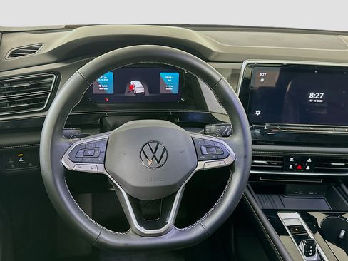 Used 2025 Volkswagen Atlas Cross Sport SE FWD image 17