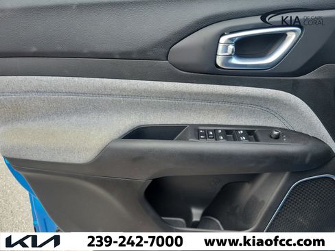 Used 2025 Jeep Compass Latitude AWD/4WD image 19