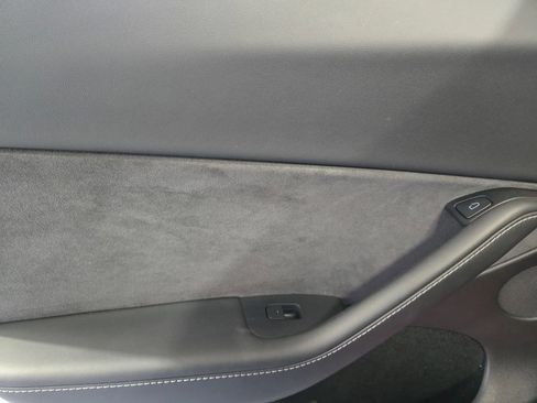 Used 2024 Tesla Model Y 2WD image 11