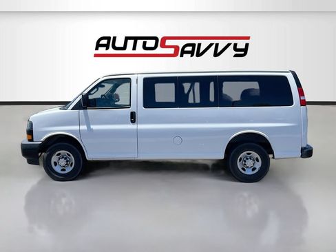 Used 2022 Chevrolet Express 2500 LS w/ Driver Convenience Package RWD image 4