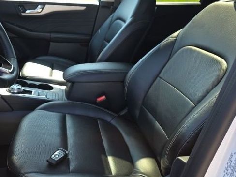 Used 2022 Ford Escape SEL w/ Technology Package image 5