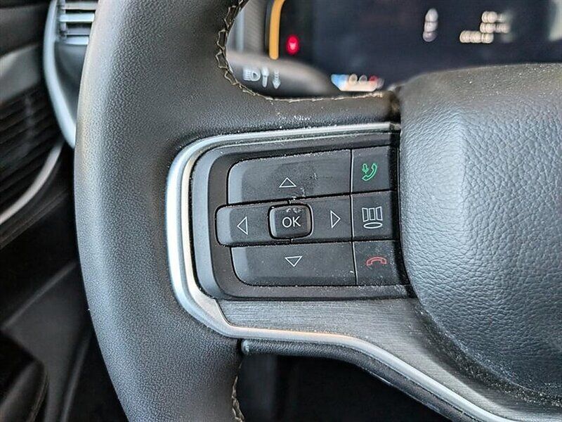 Used 2025 Jeep Wagoneer Series II w/ 8-Passenger Seating Package AWD/4WD image 21