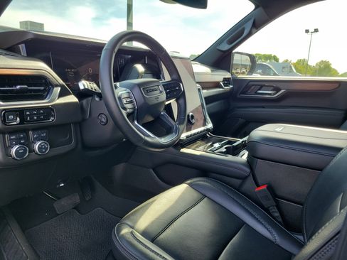 Used 2025 GMC Yukon Denali AWD/4WD image 19