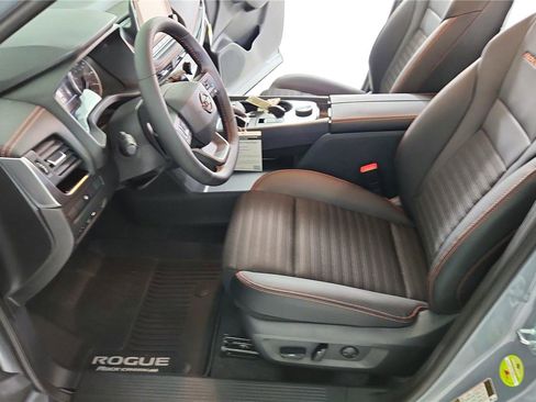Used 2025 Nissan Rogue SV image 17