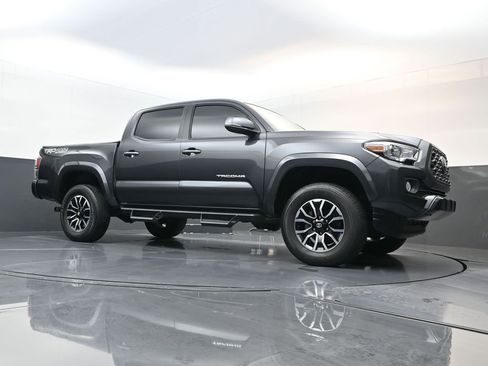 Used 2023 Toyota Tacoma TRD Sport w/ Technology Package AWD/4WD image 16