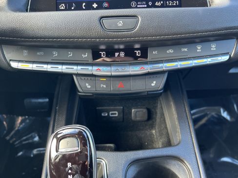 Used 2022 Cadillac XT4 Luxury w/ Cold Weather Package image 20