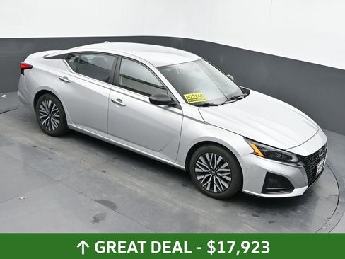 Used 2024 Nissan Altima 2.5 SV FWD image 29