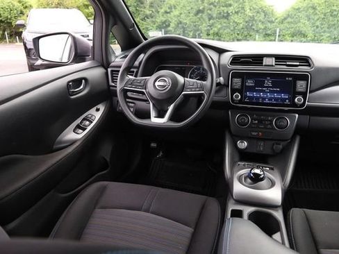 Certified 2025 Nissan Leaf S FWD image 22