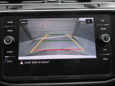 Used 2019 Volkswagen Tiguan SE w/ Panoramic Sunroof Package AWD/4WD image 16